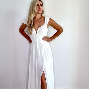 Lulu's White Pleated Sweetheart Gown